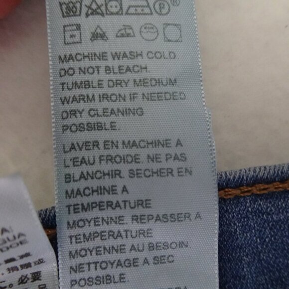 Levi's Bermuda Shorts Women's Plus Size 24W Blue Denim Stretch Rolled Cuff - Picture 11 of 11